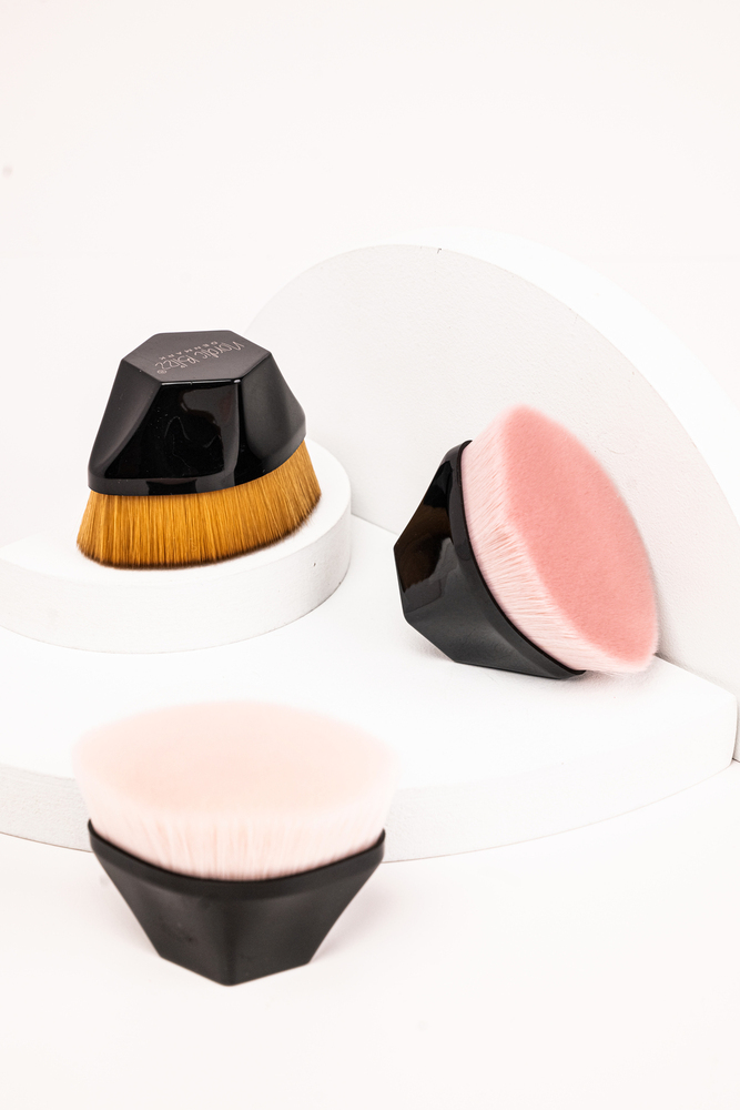 Light Makeup Brush 