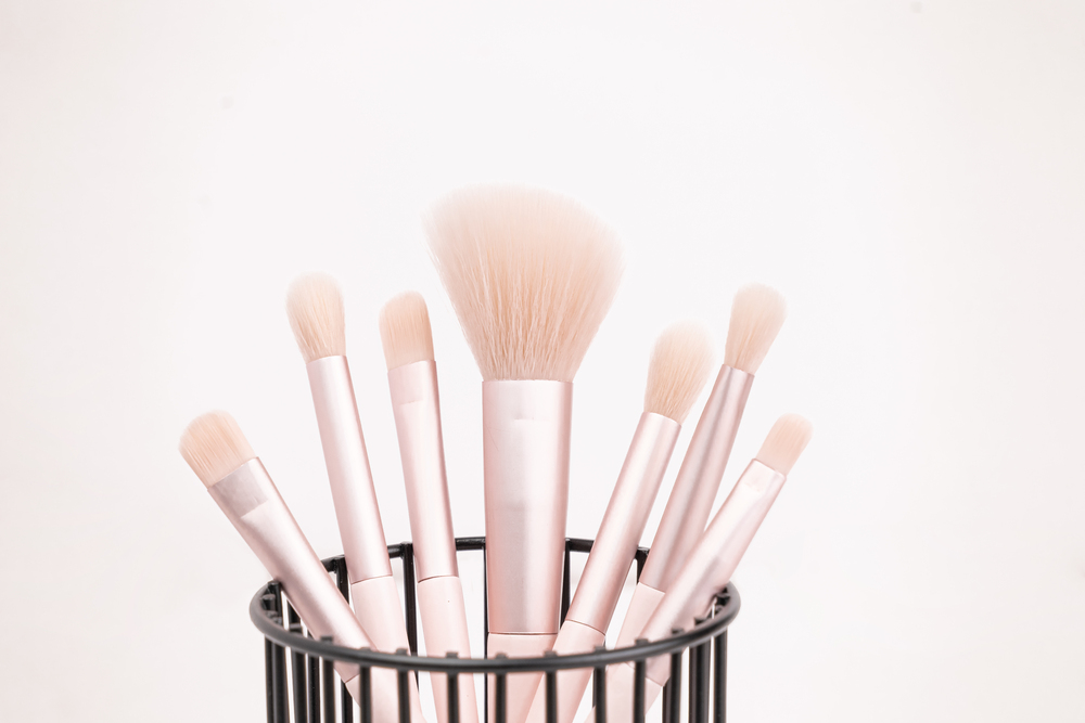 A Set of 7 Makeup Brushes