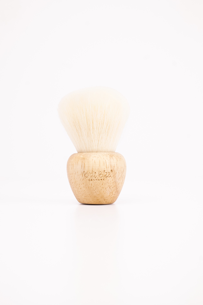 Blush Brush With Wooden Handle 1
