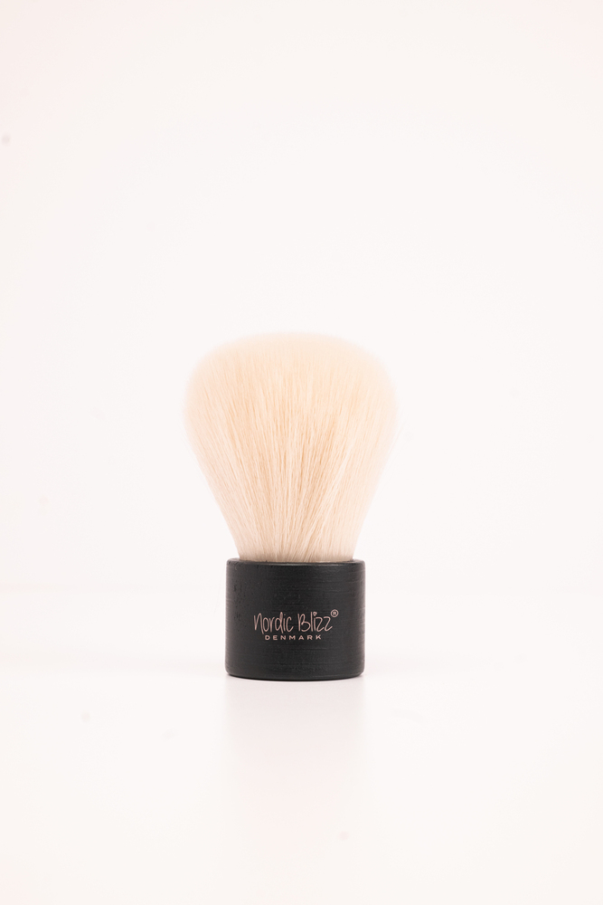Blush Brush With Wooden Handle 2