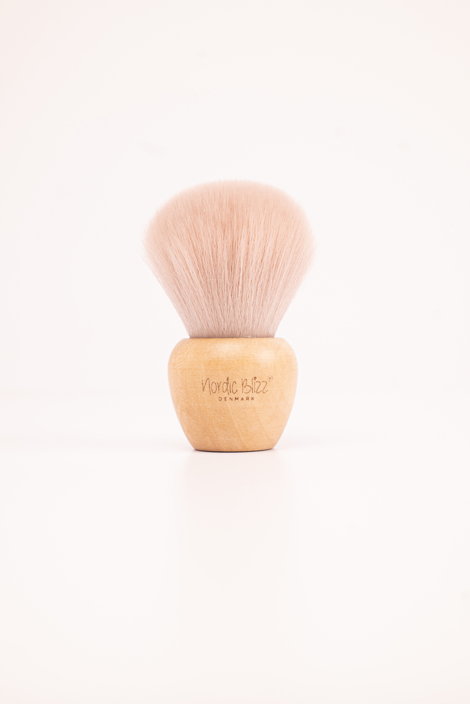 Blush Brush With Wooden Handle 1
