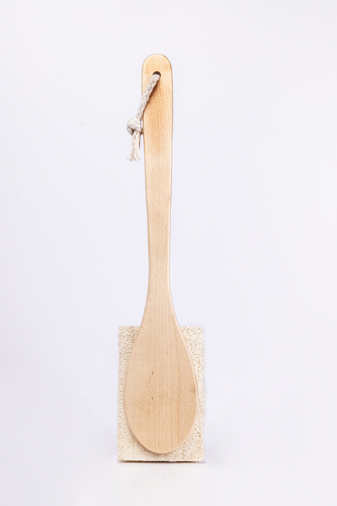 Flattening Loofah Scrubber With Straight Wooden Handle