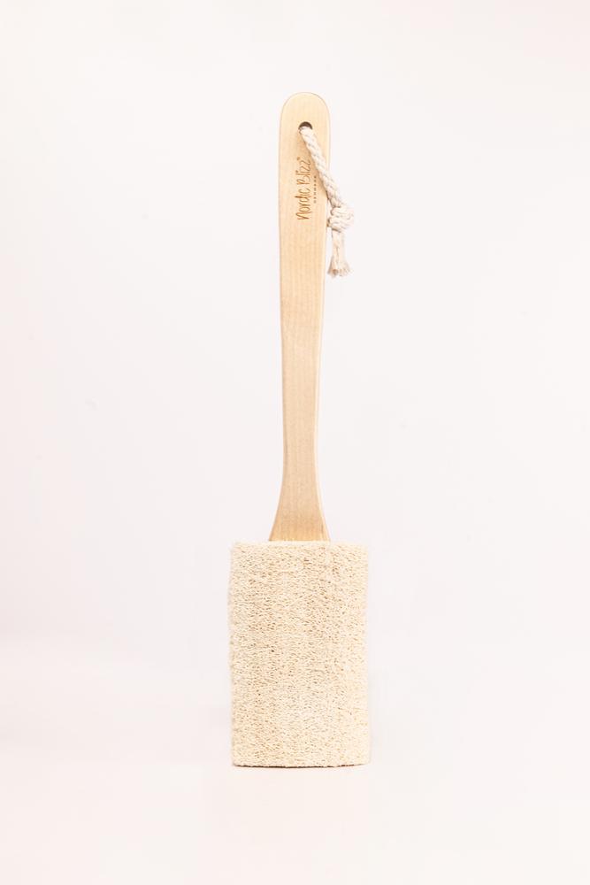 Flattening Loofah Scrubber With Straight Wooden Handle