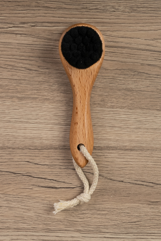 Black Dot Facial Cleansing Brush with Wooden Handle