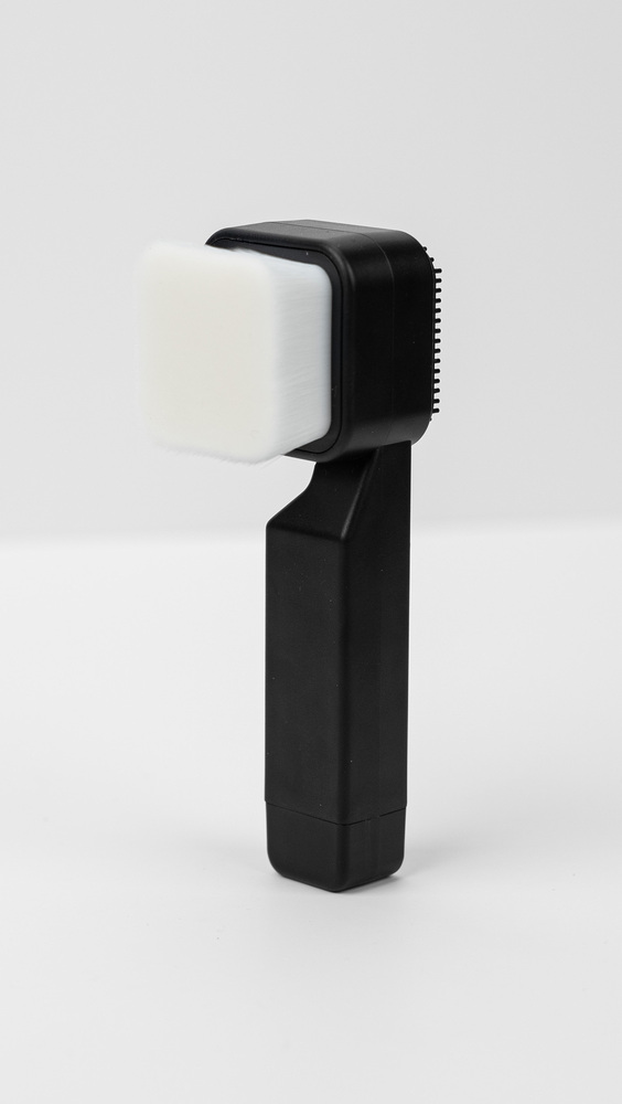 Dual-Sided Facial Cleansing Brush with Handle