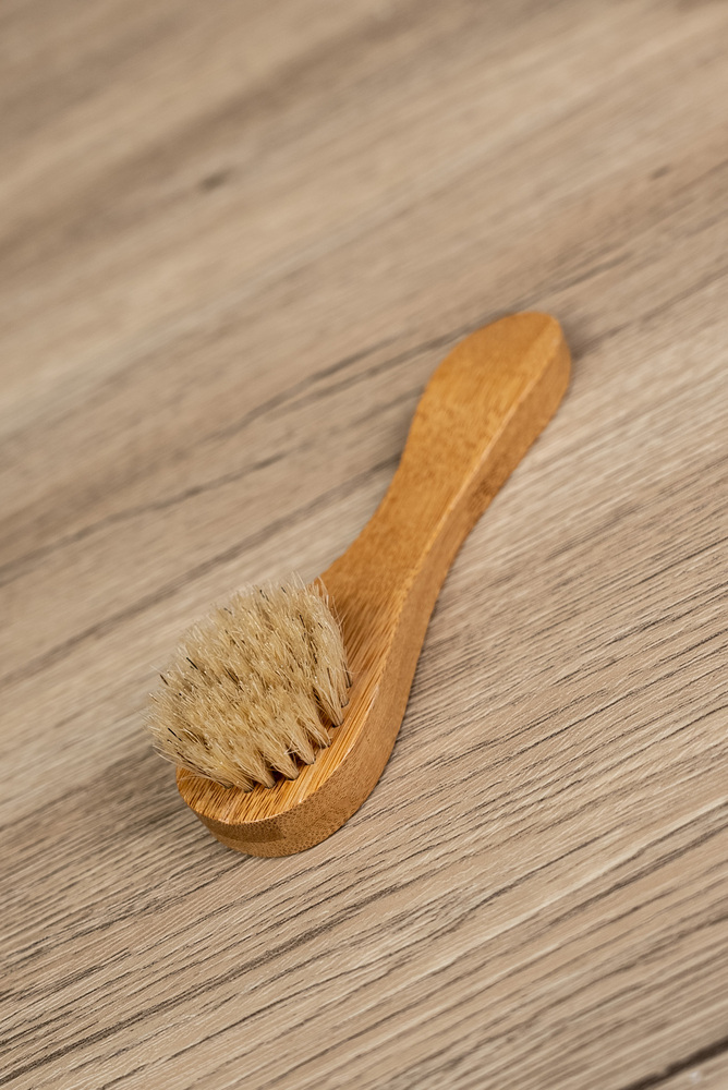 Short Wooden Handle Boar Bristle Facial Brush