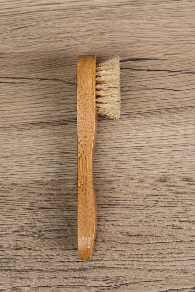 Short Wooden Handle Boar Bristle Facial Brush