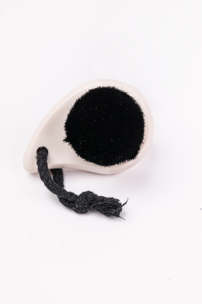 Comma Shape Facial Cleanser